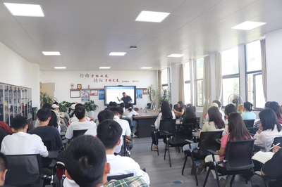 管理学院&ldquo;青蓝致远&rdquo;学生社区&ldquo;研途助航&rdquo;辅导班授牌仪式圆满举行